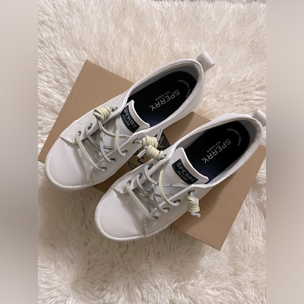 Sperry Crest Vibe AP Sneakers White Women's Size 5.5 runs a little bigger